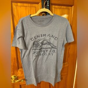 Nike Dry Fit Men Size Small  T-Shirt Stretchy Lightweight Grey Embroidered Logo